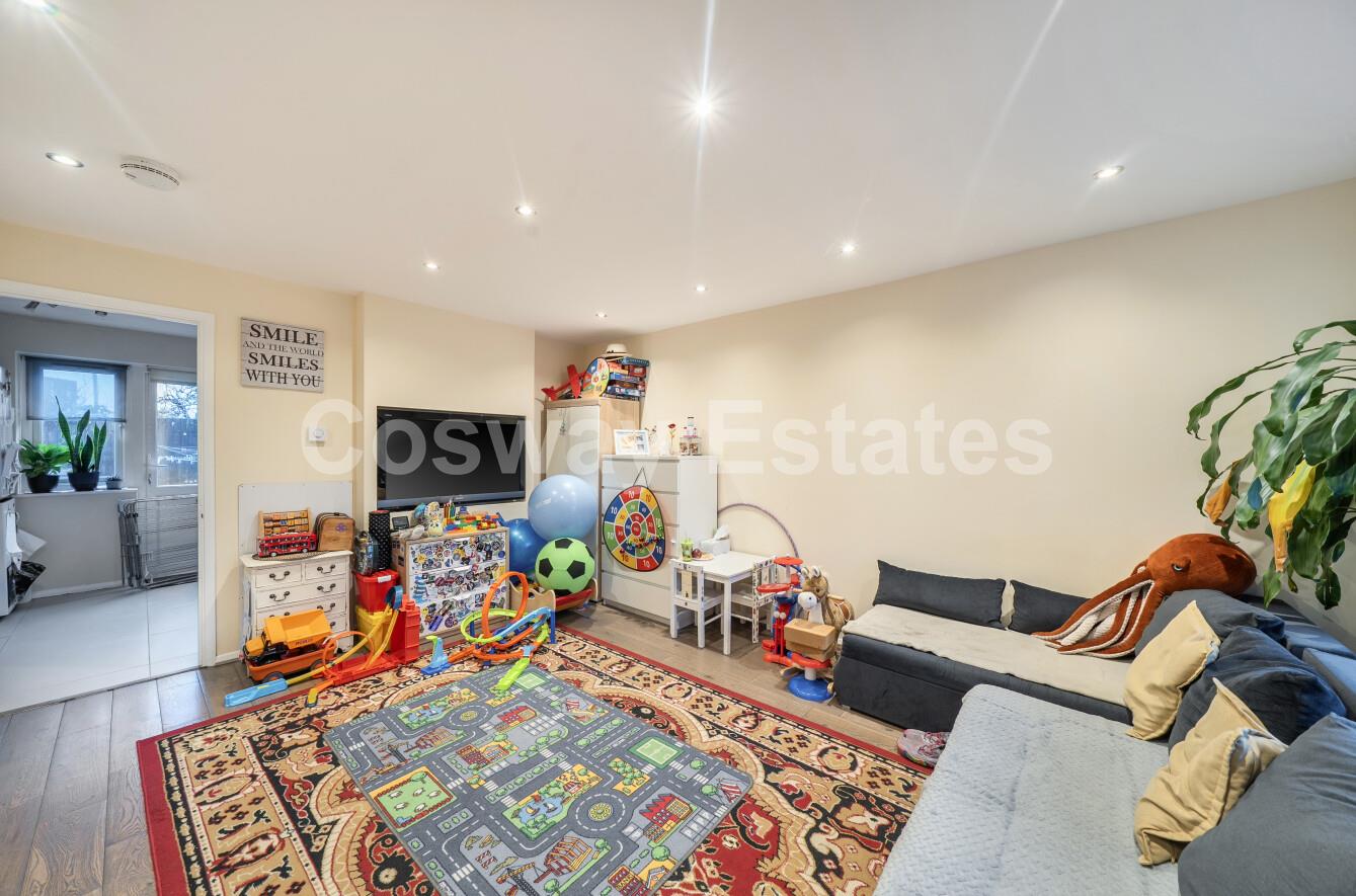 Aylesham Close, Mill Hill, NW7, London